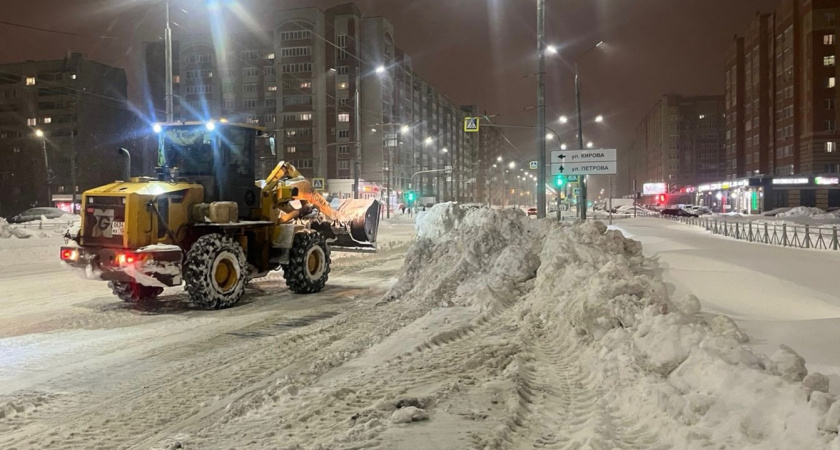 Есть ли в Йошкар-Оле нехватка техники для уборки снега: горожане спорят о том, кто виноват