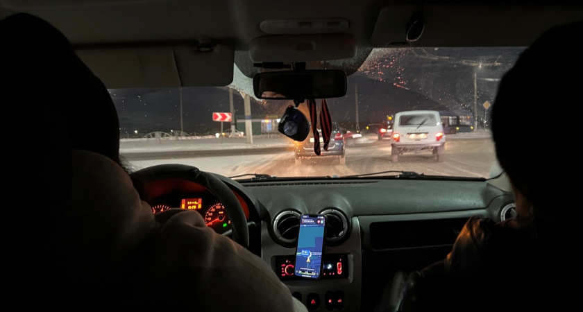 Таксист из Медведевского района спас женщину от преступников