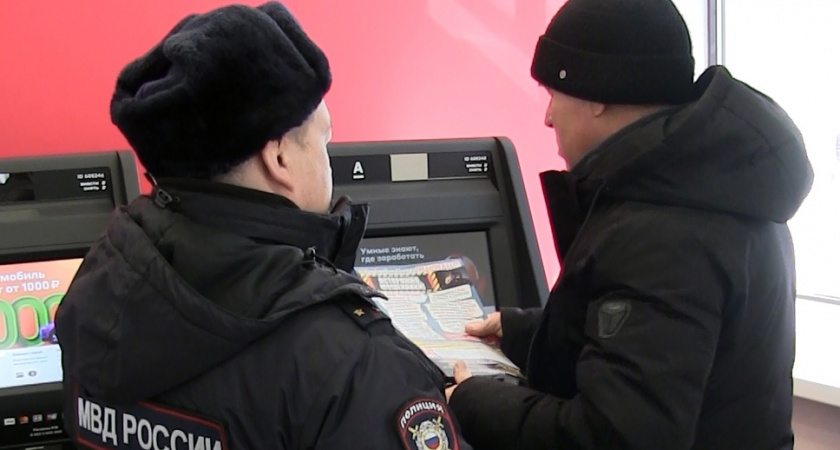 Полицейские в Йошкар-Оле дежурят у банкоматов, чтобы уберечь горожан