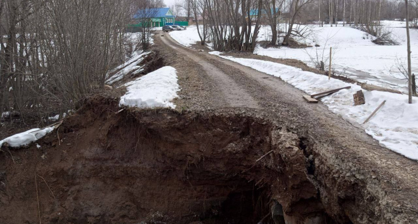 Разрушенную паводком дамбу в Пекейсоле обещают восстановить