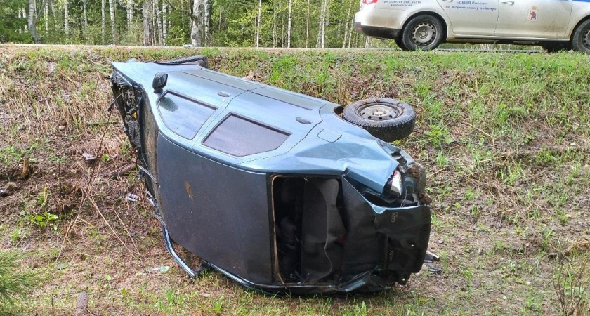 Водитель опрокинул иномарку в кювет в Моркинском районе: не обошлось без пострадавших