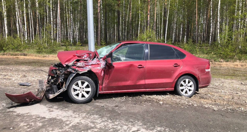 В столкновении рейсового автобуса и иномарки в Медведевском районе пострадали двое