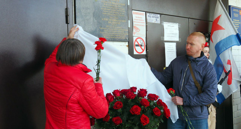 Мемориальная доска погибшему на спецоперации Алексею Филиппову появилась в Волжске