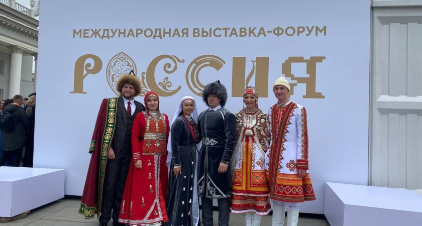 Пара из Марий Эл поженилась на массовой свадьбе на ВДНХ