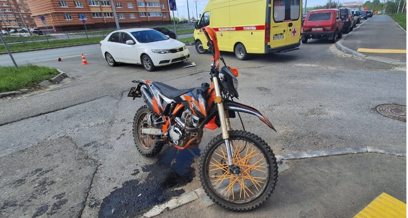 Два подростка влетели на байке в иномарку в Йошкар-Оле: в каком состоянии пострадавшие