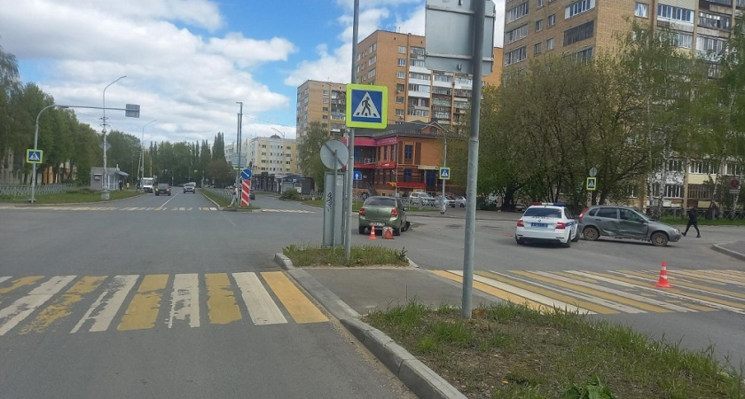 Две "Лады" столкнулись в Йошкар-Оле: пострадала женщина