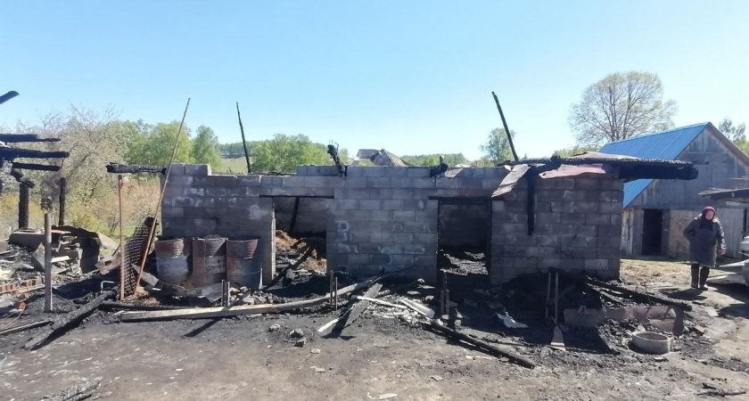 Сосед спас спящую в горевшем доме Горномарийского района хозяйку