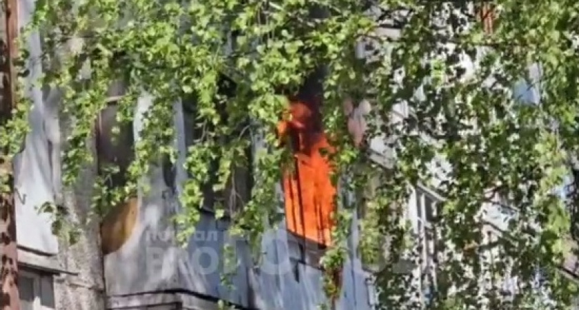 Квартира горит в йошкар-олинской многоэтажке