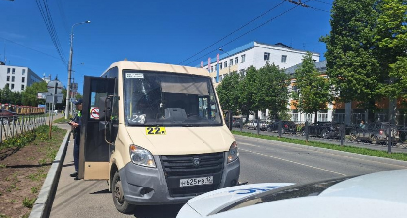 Водитель автобуса в Йошкар-Оле резким торможением отправил в больницу пассажирку