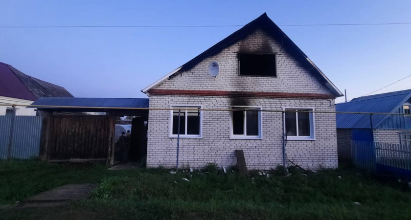 Частный дом полыхнул в Волжском районе: расследует прокуратура