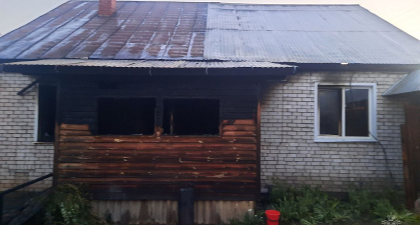 Житель Волжского района сумел спасти сожительницу из пожара, но сгорел сам