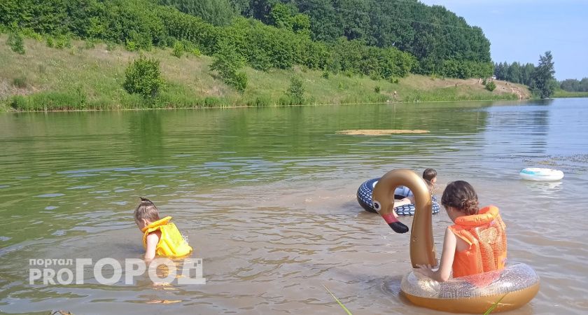 “С пляжа - в больницу”: эксперт объяснил, почему опасно купаться в пригородных водоемах