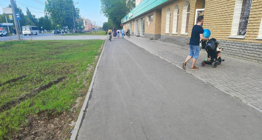 Трехлетнего ребенка сбил на тротуаре неизвестный самокатчик в Йошкар-Оле