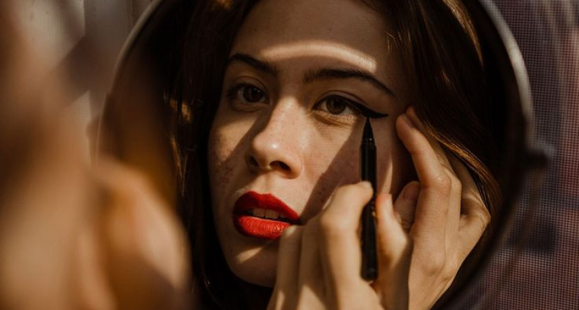 Такой макияж делают только женщины с низким интеллектом: три главные ошибки