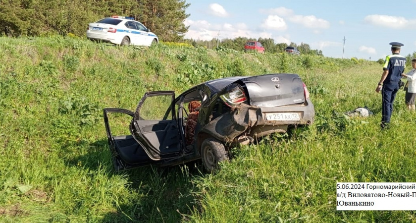 41-летний водитель перевернул автомобиль в кювет в Марий Эл: пострадали трое