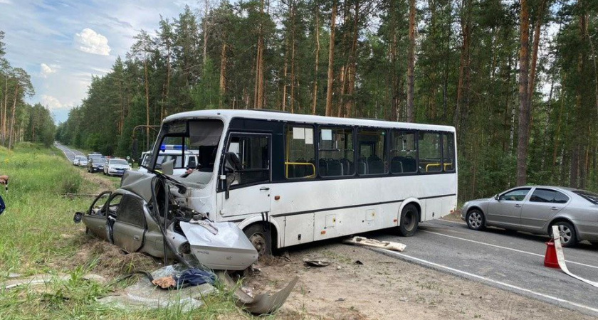 Три человека погибли в ДТП с рейсовым автобусом в Звениговском районе