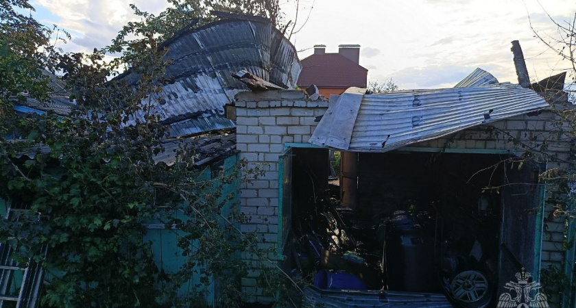 Двухэтажный гараж подожгли в выходные в Йошкар-Оле