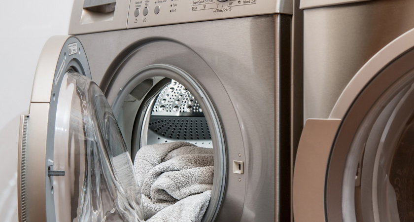 Положите это в носок и закиньте в стиралку: полотенца станут нежными и чистыми
