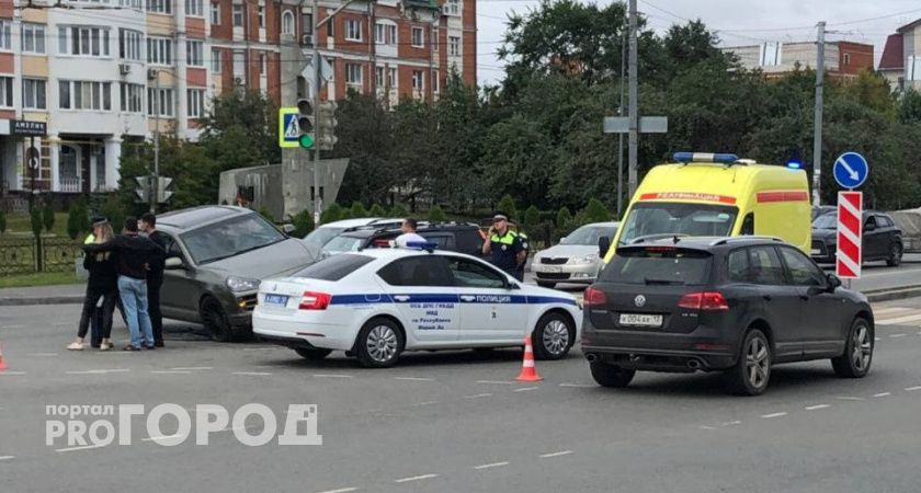 Двое детей и женщина попали в больницу из-за аварии в Йошкар-Оле