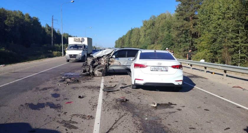 Массовое ДТП с грузовиком произошло в Медведевском районе: среди пострадавших дети