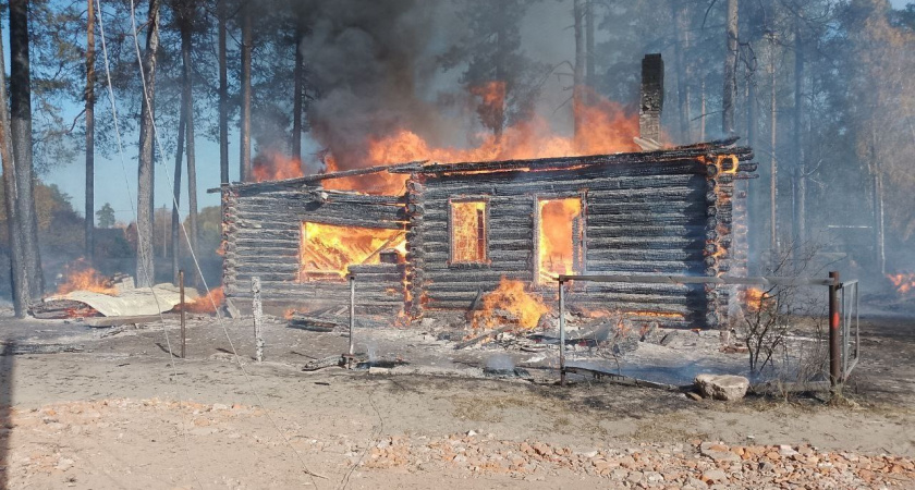 Частное хозяйство и барак сгорели в Старожильске из-за неизвестных