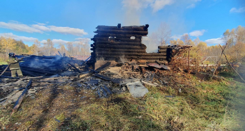 Огонь спалил жилой дом в деревне Соловьи