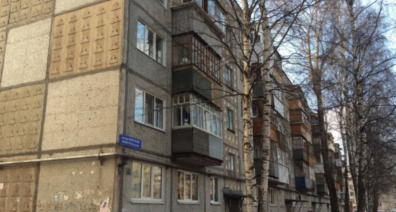 Из окон больше не дует, а подоконник согретый: найдена несложная защита от сквозняков — никакой возни с герметиком