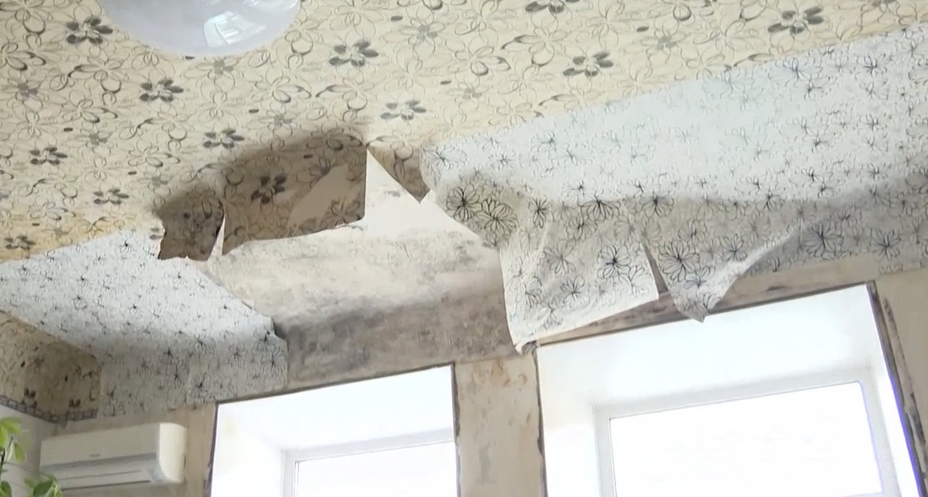 Жители одного из домов Йошкар-Олы 6 лет жили с текущей крышей