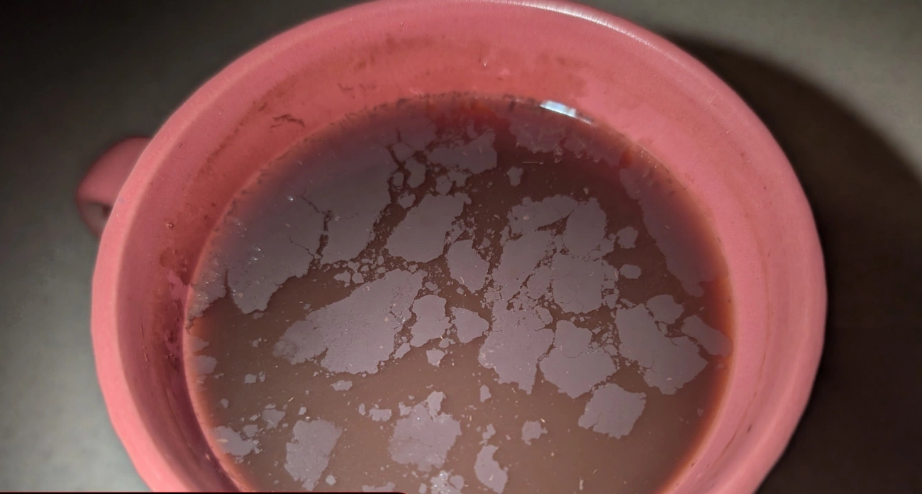 Мифы развеяны: стало ясно, как влияет на здоровье радужная пленка на чае