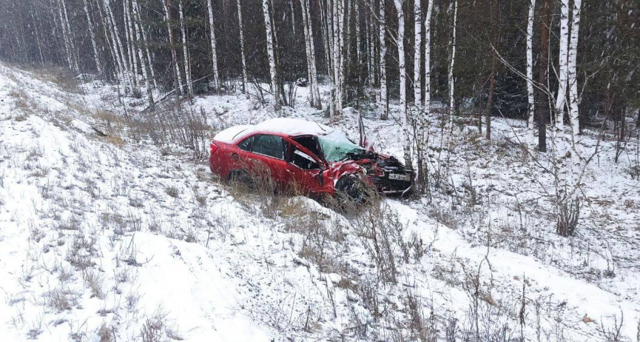 Водитель "Лады Гранты" пострадал в жестком ДТП с грузовиком в Волжском районе 