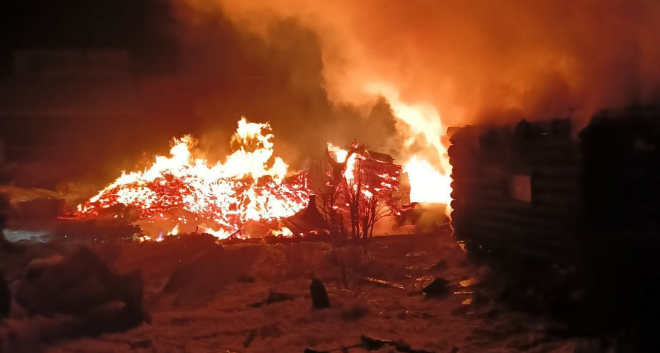 Шесть боевых отделений тушили полыхающее пламя в Медведевском районе