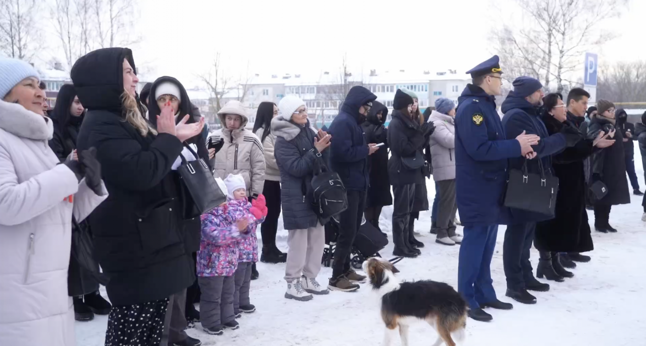 В новостройку Советского района заселили 30 сирот