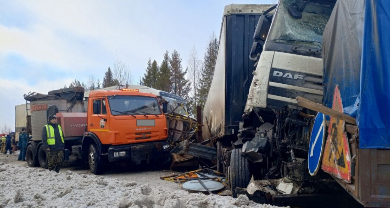 Страшное ДТП под Котельничем: есть погибшие и раненые