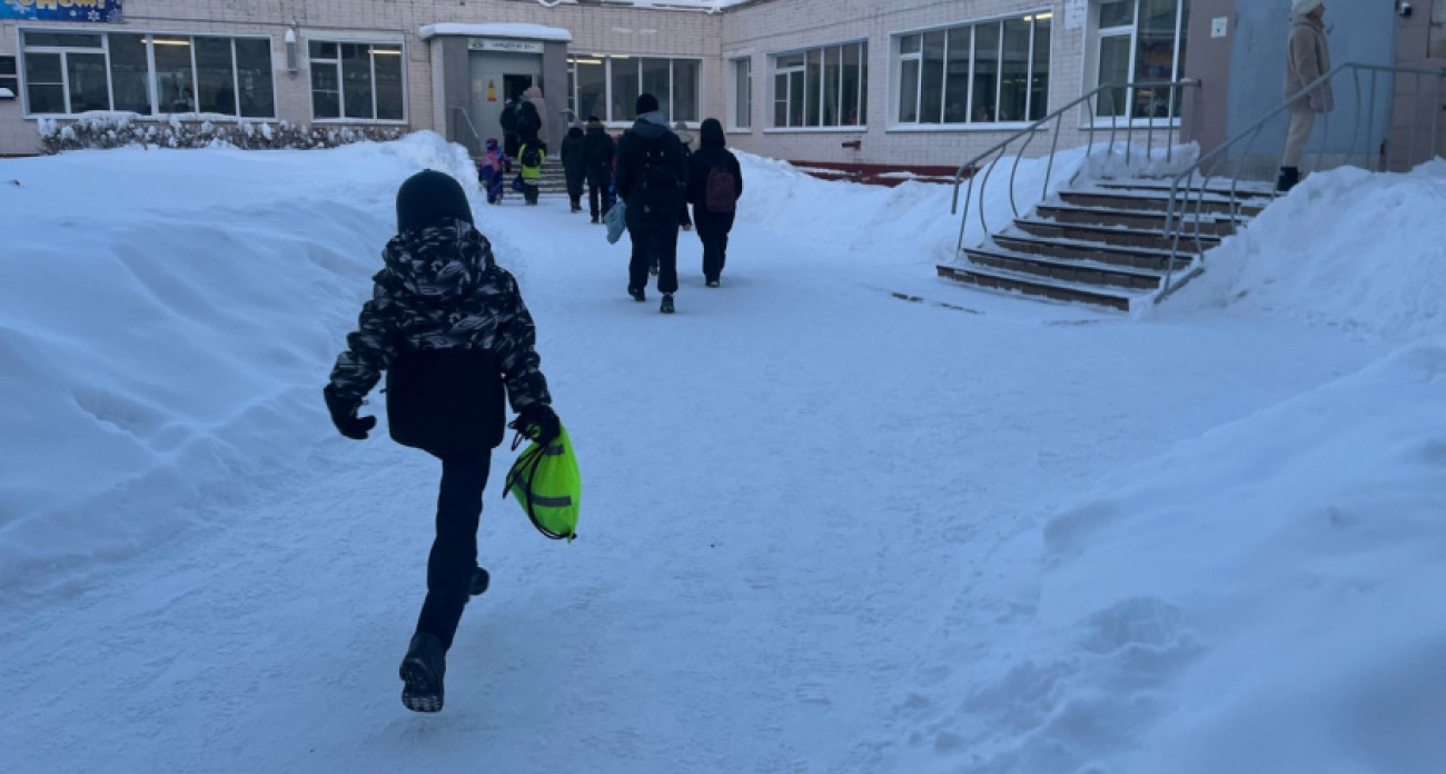 Радостные школьники: принято решение об отмене ЕГЭ. Что сказали в Минобрнауки