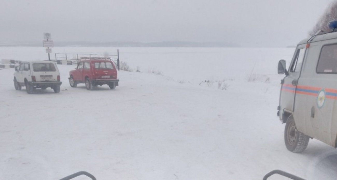 Рыбака эвакуировали на берег в руки скорой помощи в Юринском районе