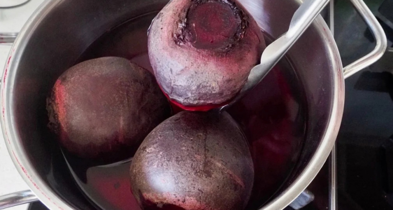 Сочная свекла за 15 минут: простая уловка при варке без неприятного запаха