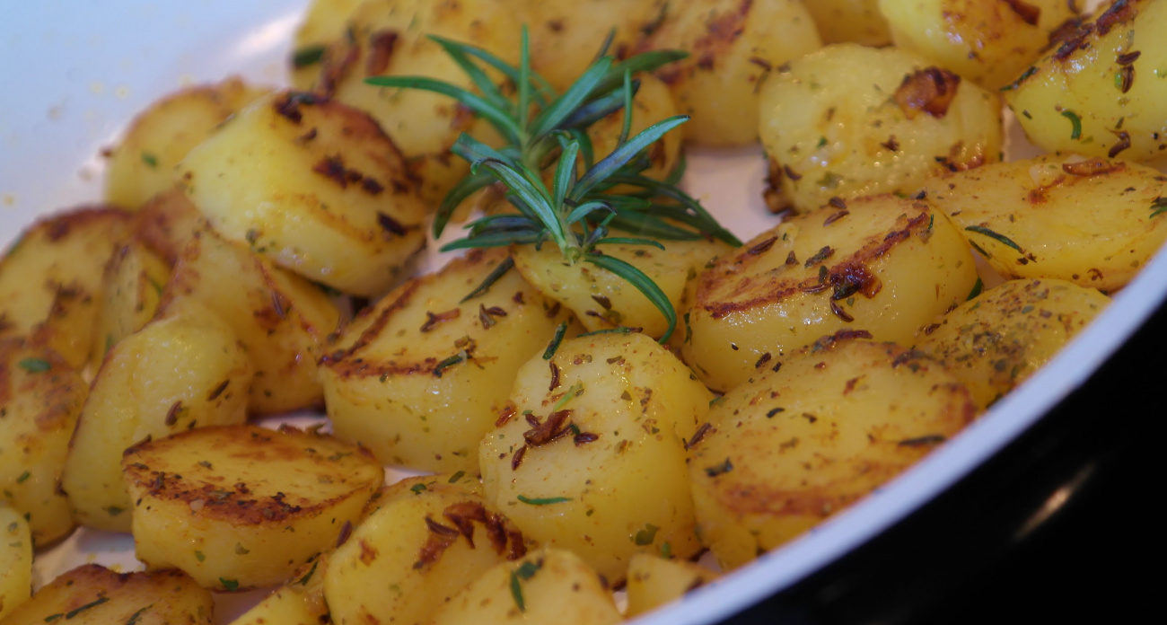 Только не масло: этот секретный ингредиент сделает картошку идеально хрустящей