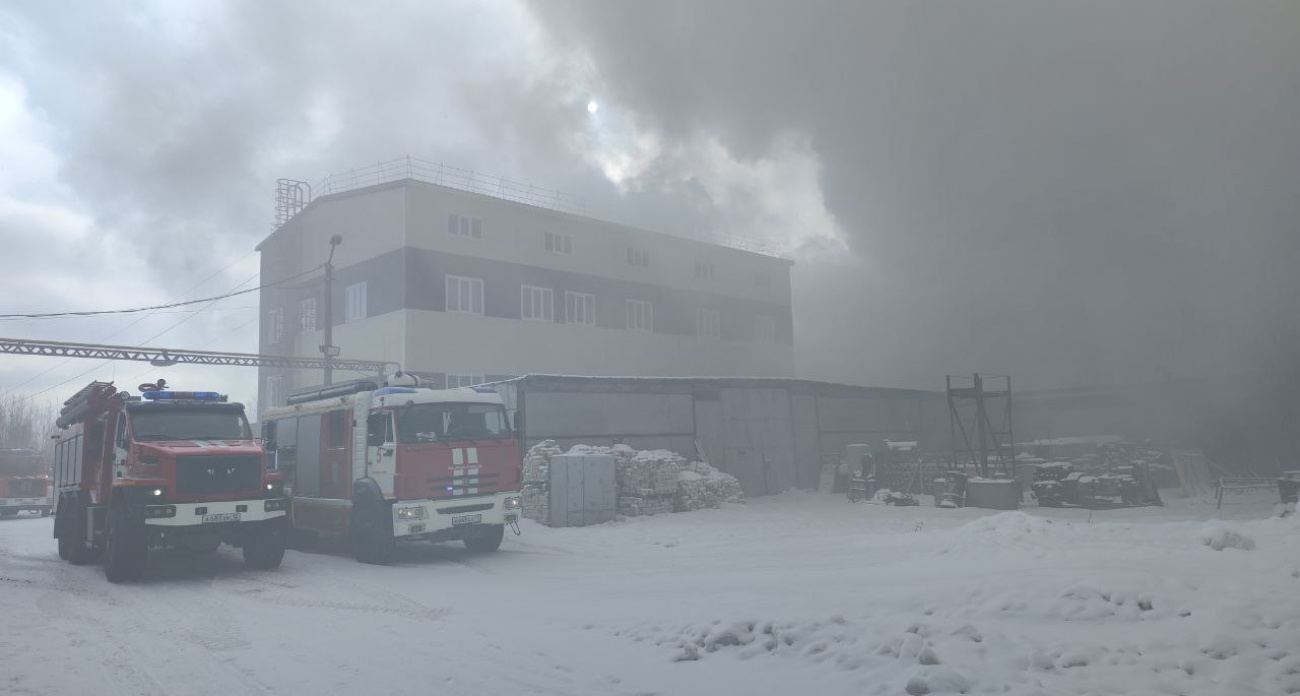 Крупный пожар вспыхнул на заводе в Йошкар-Оле