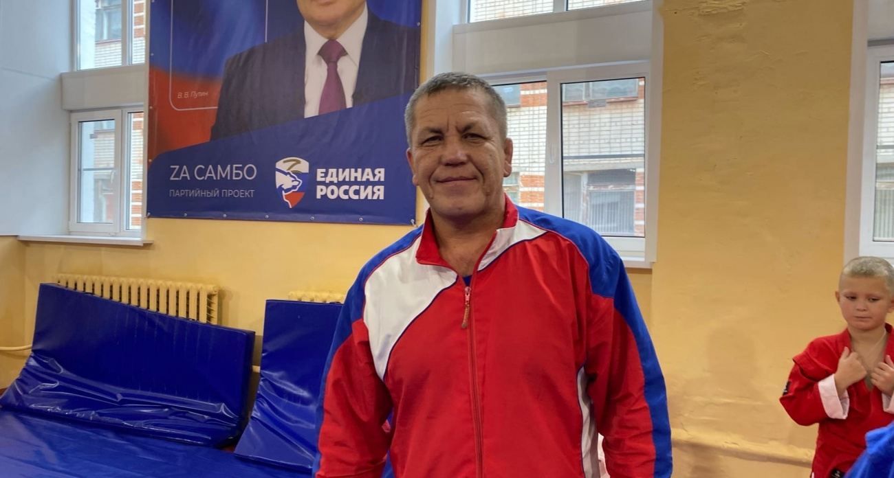 Зайцев присвоил почетное звание тренеру из Марий Эл