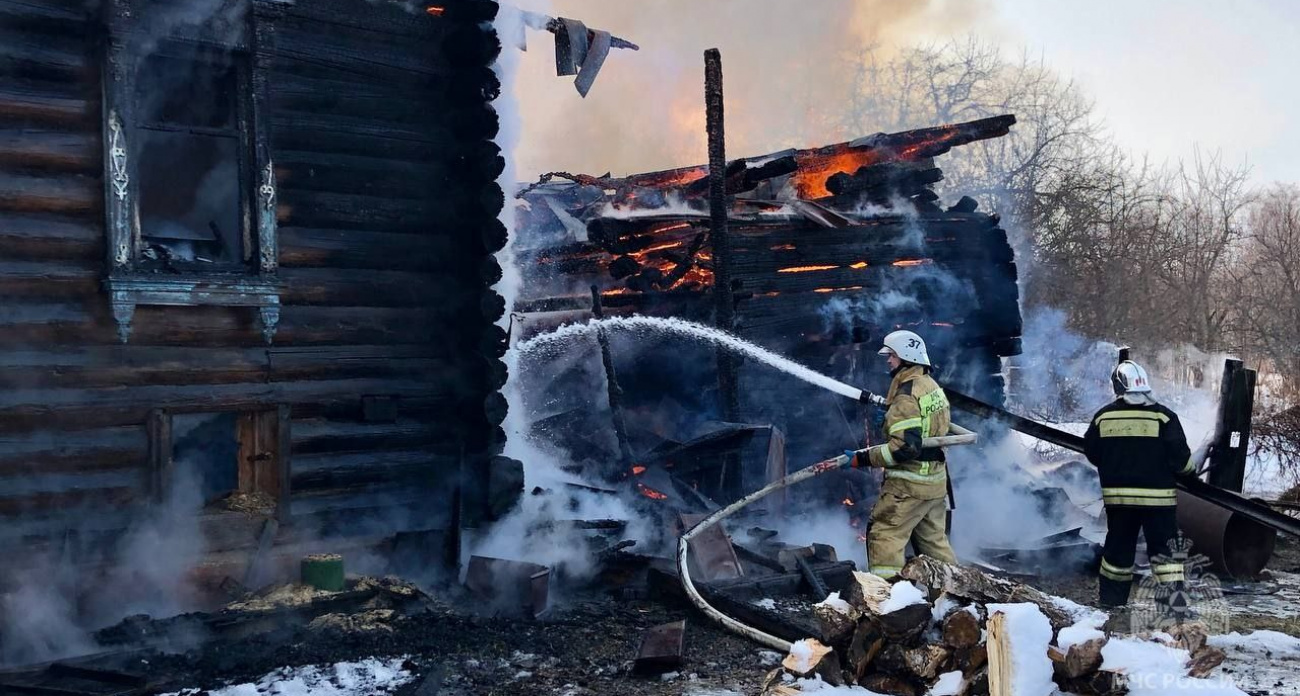 Тело мужчины нашли в горящем доме в Горномарийском районе