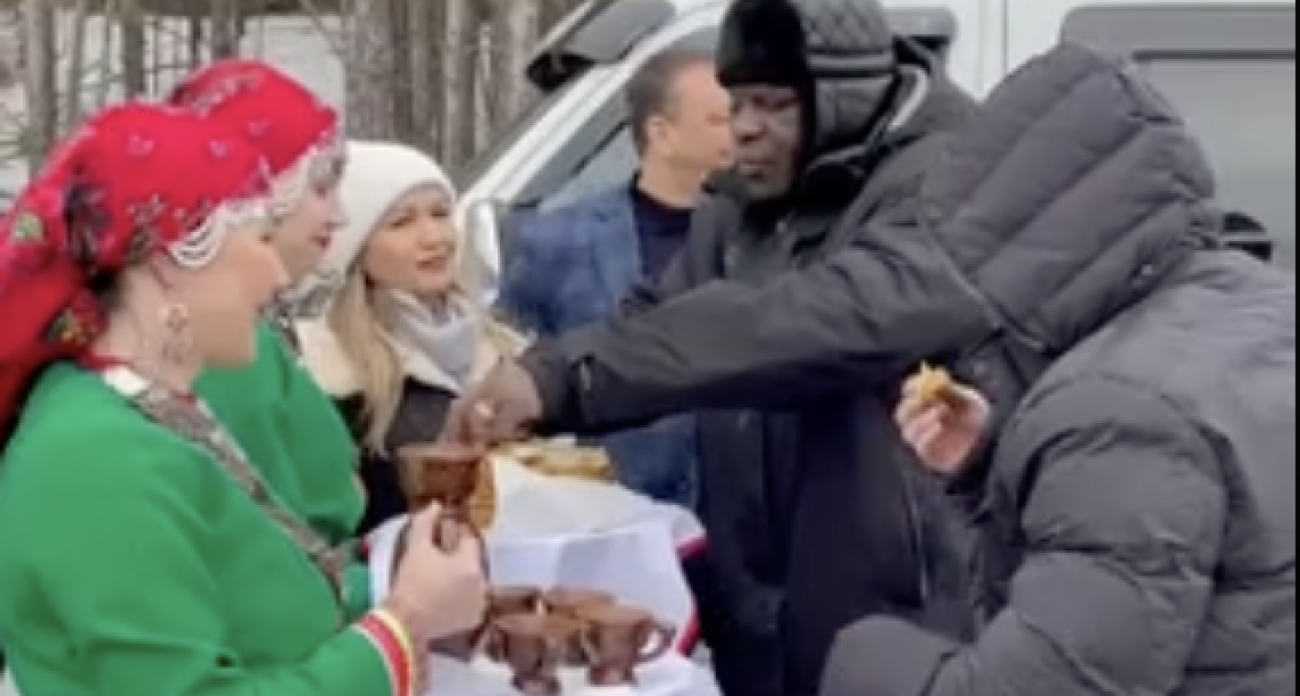 Костя Цзю и Кевин Джонсон приехали в Марий Эл: встретили блинами