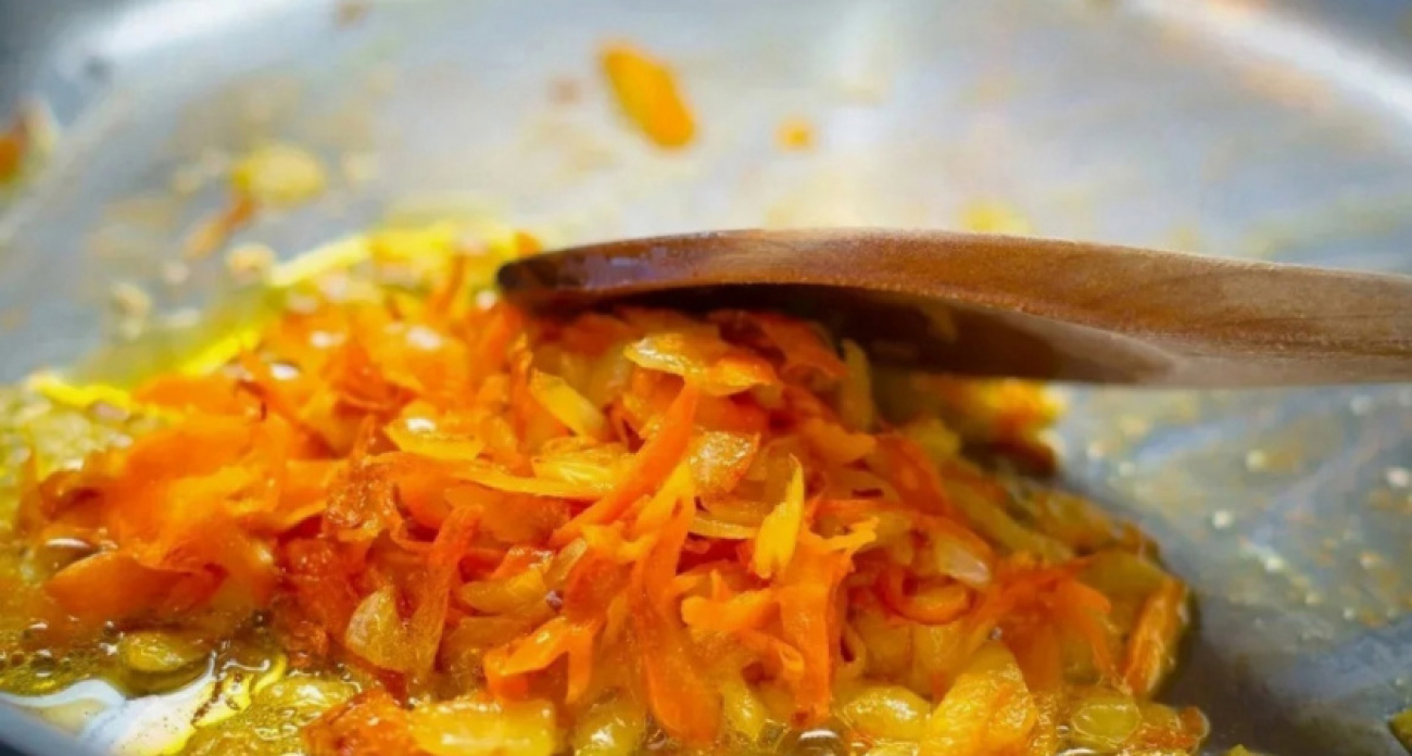 Полезное правило для приготовления ароматной зажарки: что обжаривается первым - лук или морковь