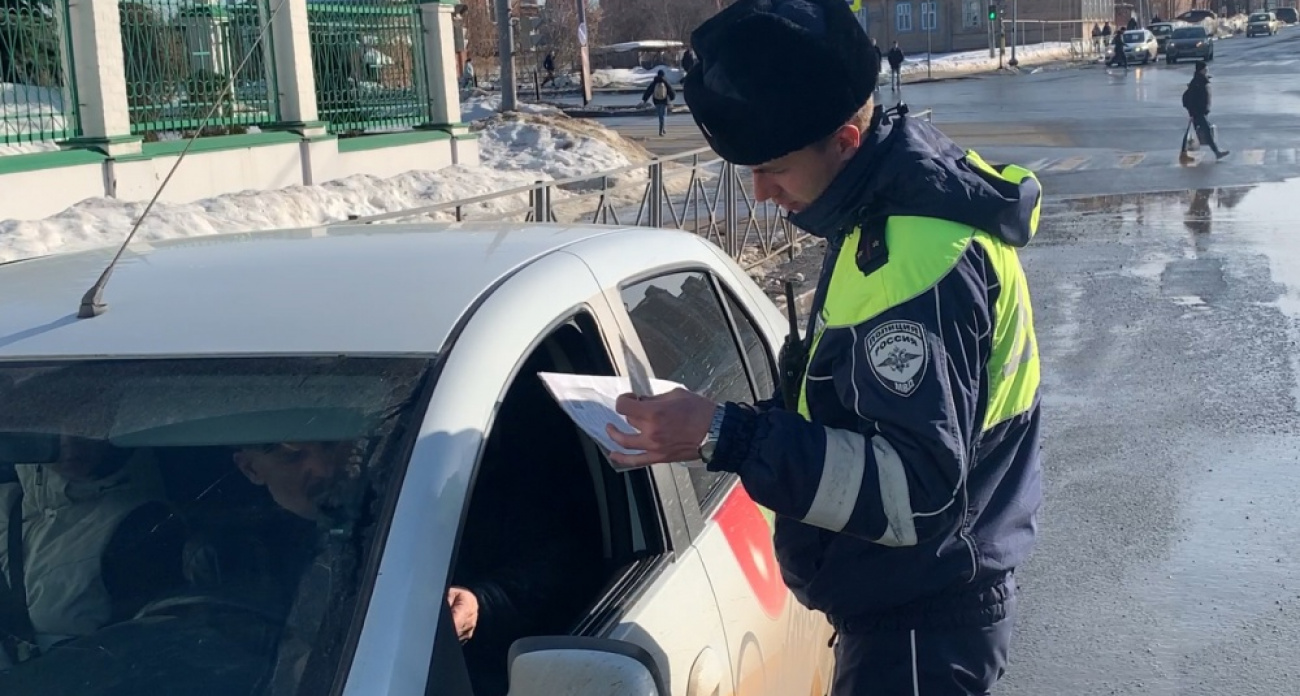 Таксисты возят йошкаролинцев на неисправных машинах с нарушениями ПДД