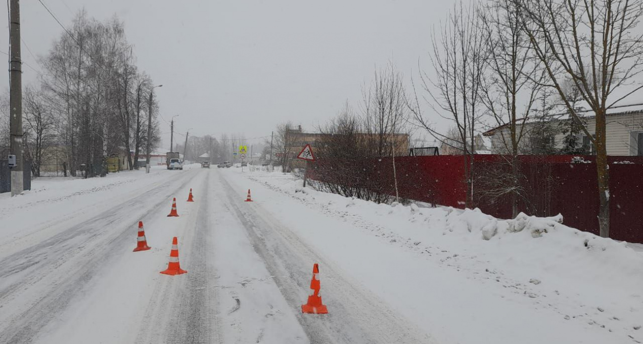 Грузовик сбил ребенка, который выбежал на дорогу в Краснооктябрьском