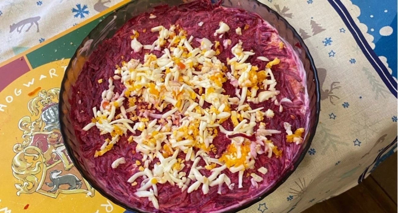 Смешиваем свеклу и 4 яйца: получаем роскошный салат, домашние начнут пищать от удовольствия