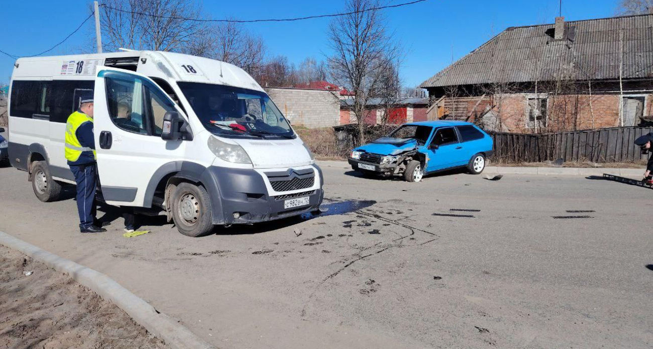 Три человека покалечились в аварии с автобусом в Медведево