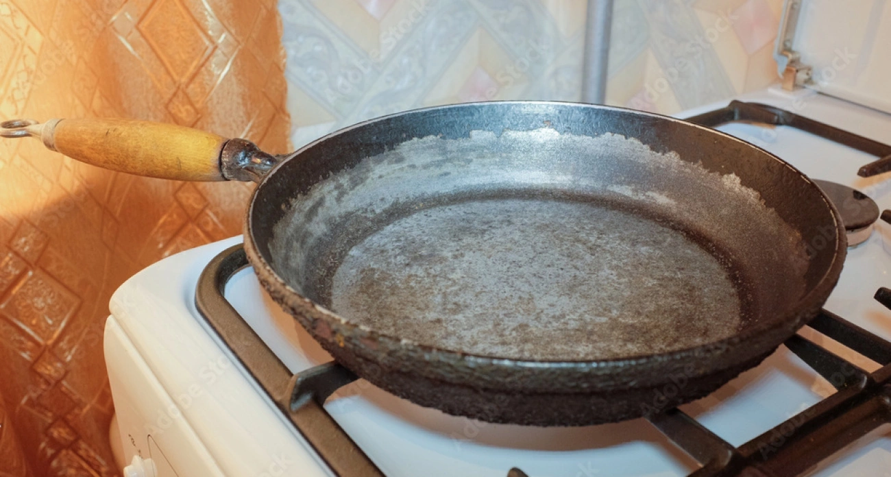 Избавилась от новой сковороды и вот почему – шеф-повар рассказал главную тайну советской утвари