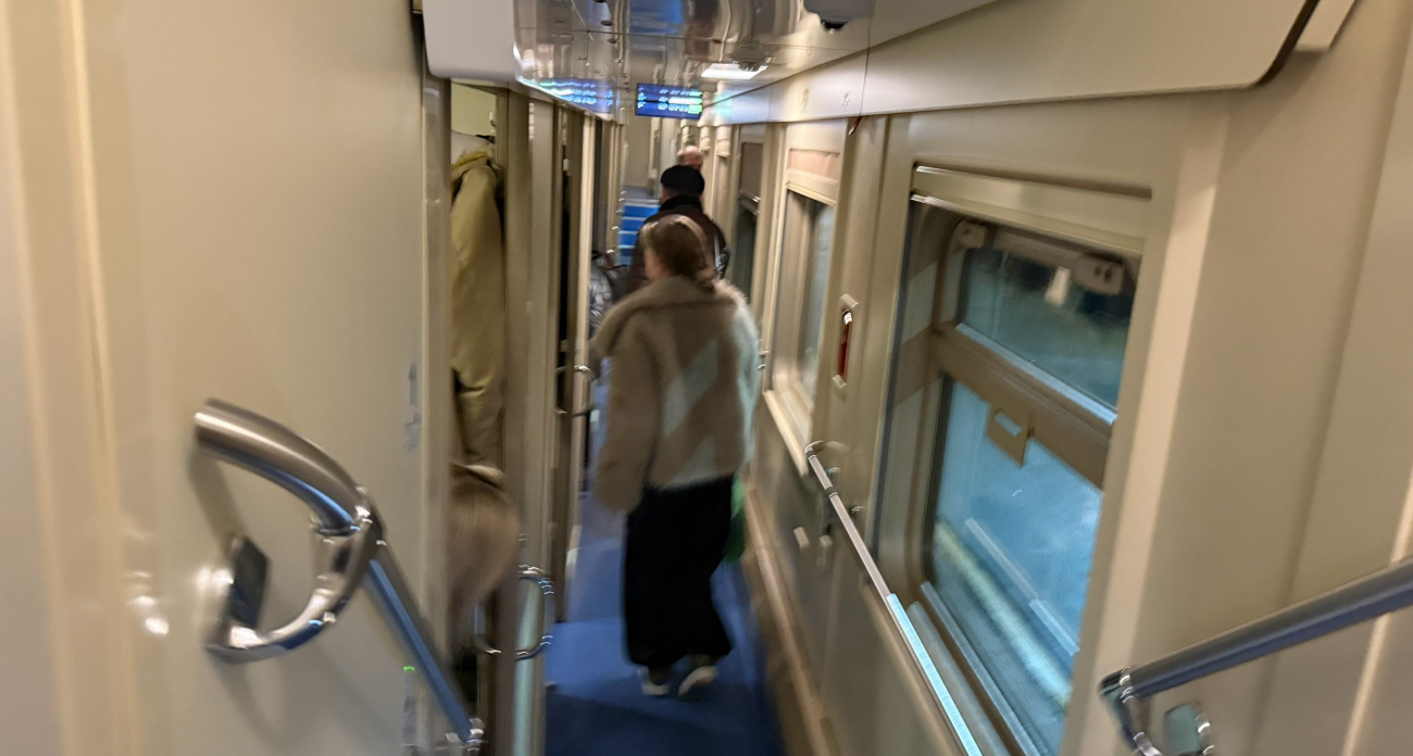 Это место в поезде выбирают чаще всего: путешественники объяснили почему