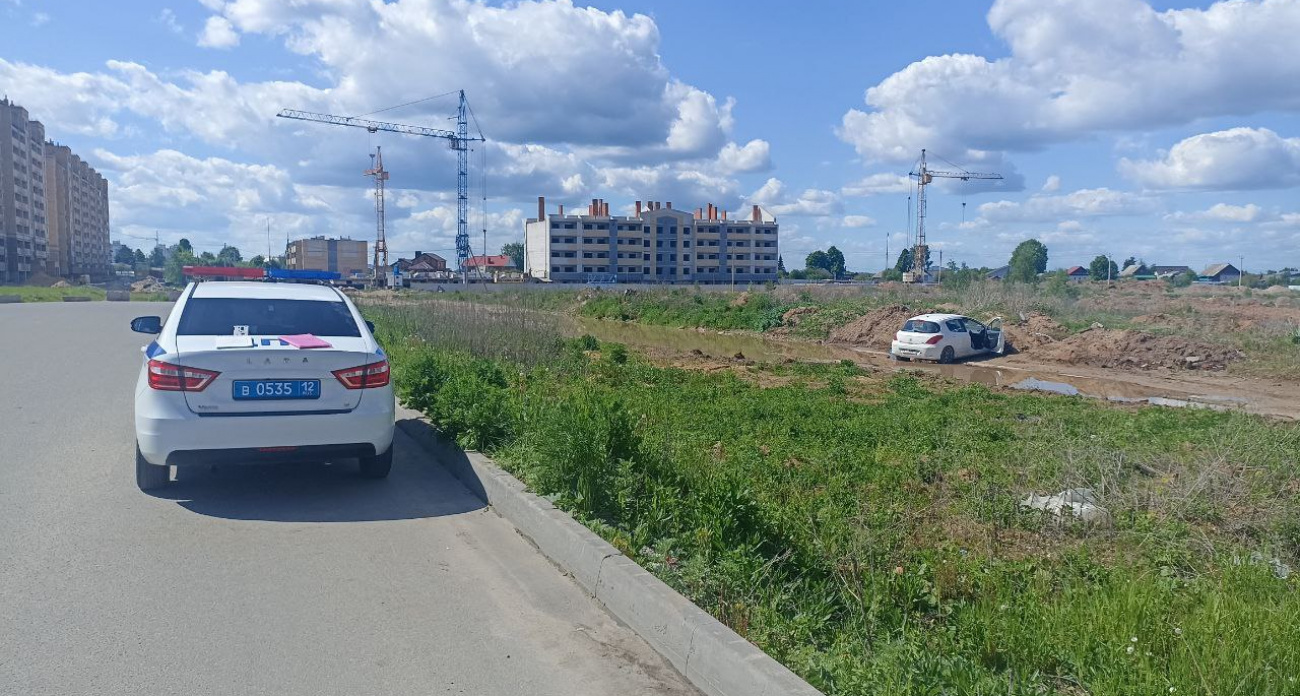 Водителю иномарке резко стало плохо за рулем: смертельное ДТП произошло в Йошкар-Оле