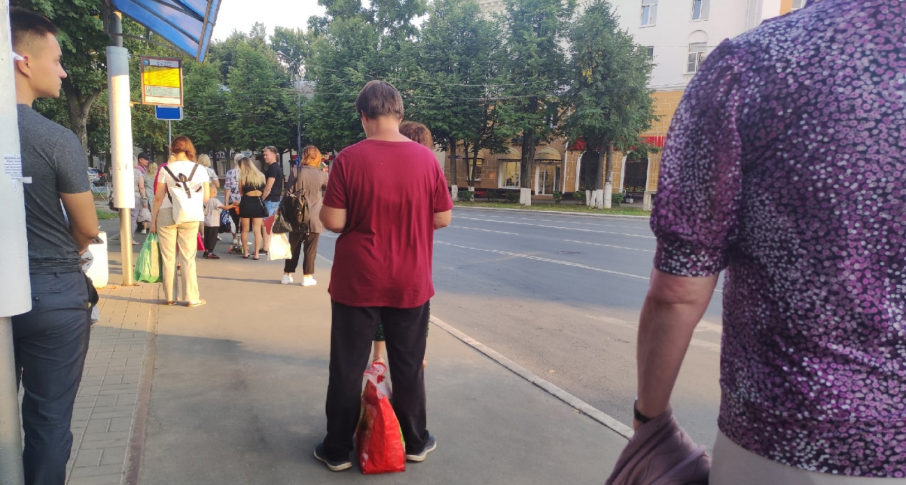 Рабочий день сокращают до 6 часов на все лето из-за ситуации в стране